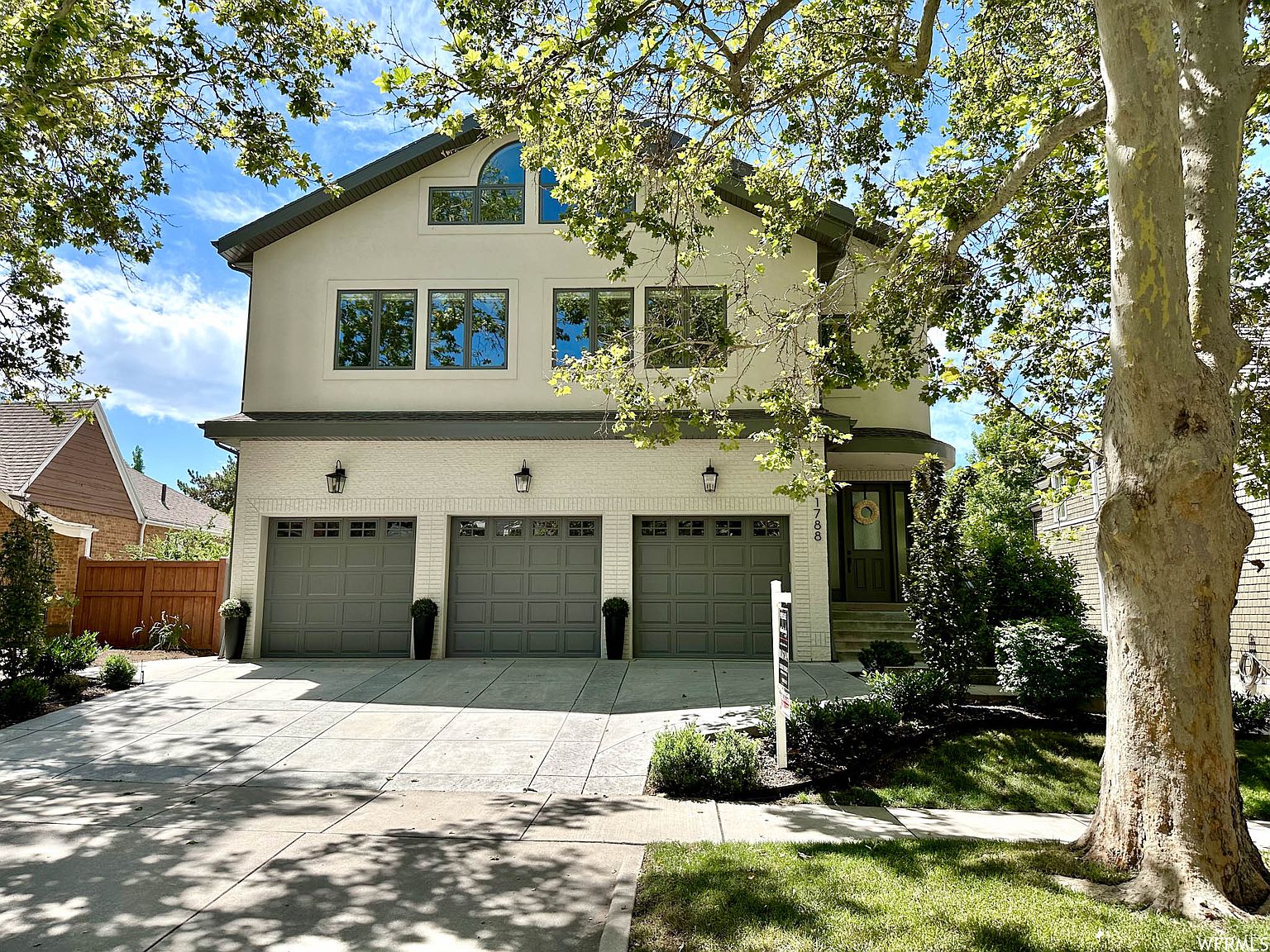 Absolutely Stunning Yalecrest Home, photo 3