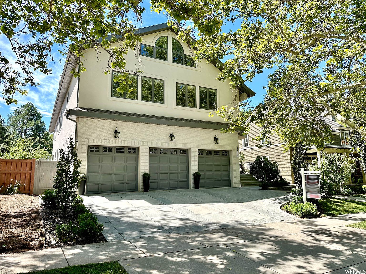 Absolutely Stunning Yalecrest Home, photo 4