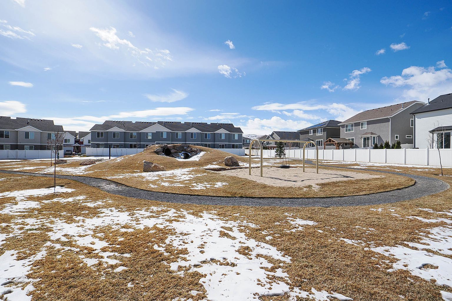 Comfort Meets Style in This Delightful Herriman Home, photo 5