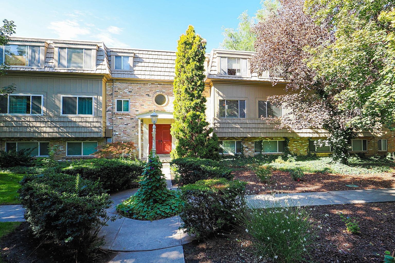 2220 E Murray Holladay Rd APT 322, Holladay